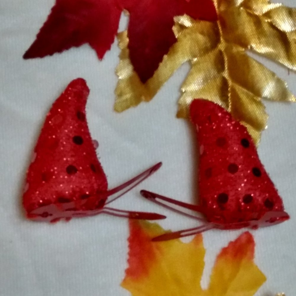 🍂 Mini Devil Horn Barrettes - Picture 1 of 3